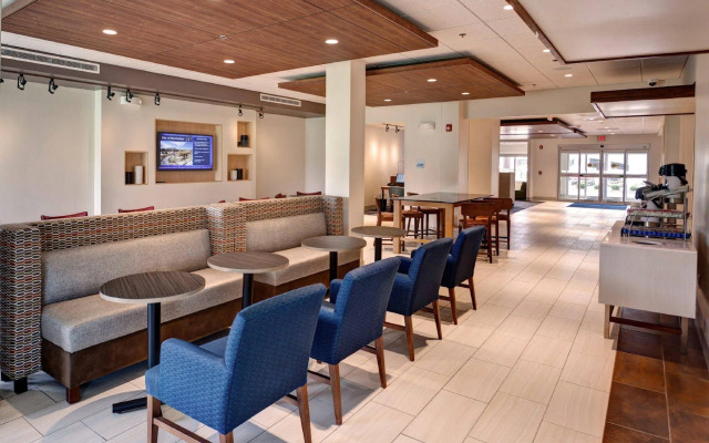 Holiday Inn Express & Suites Great Bend by IHG