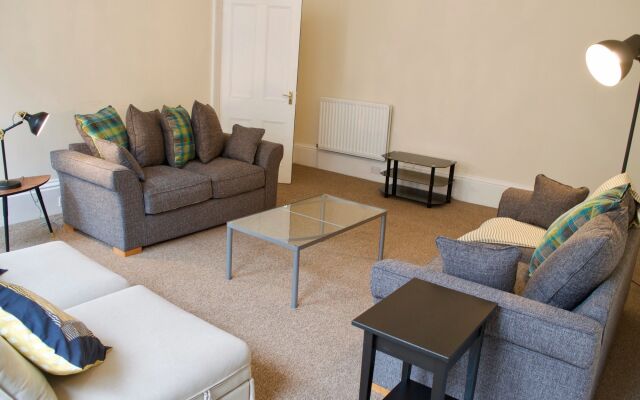 3 Bedroom Apartment In Edinburgh