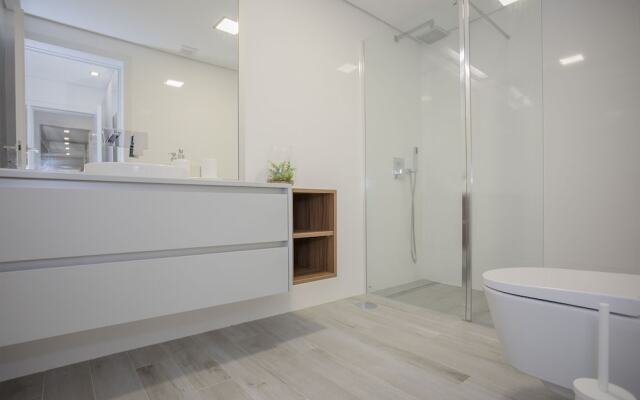 Liiiving -Luxury River View Apartment VI