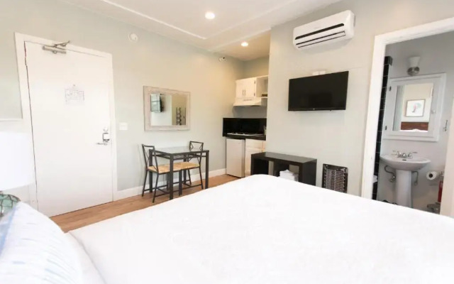 The Historic Broadlind Hotel at Long Beach Convention Center