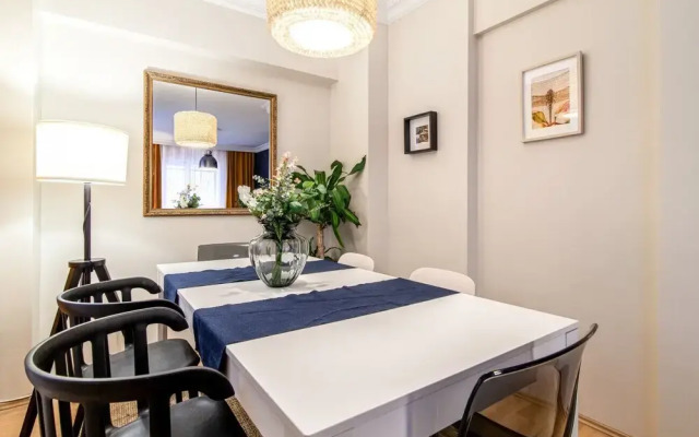 Central and Convenient Flat in Sisli