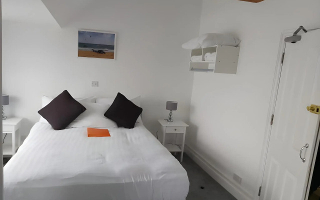 OYO Pier Hotel