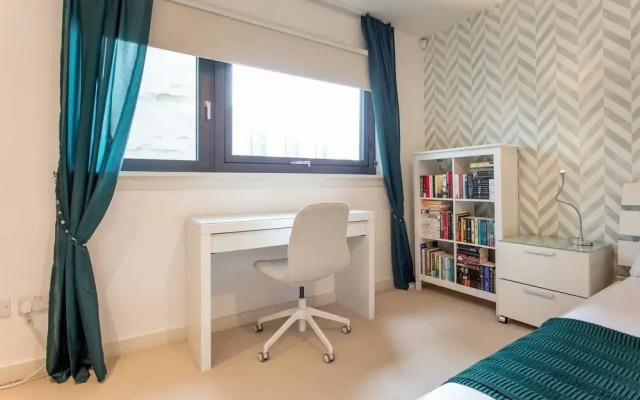 Bright Riverside Apt. w/ Terrace