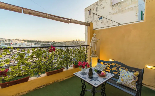 Sunny Maltese Townhouse Madonnina Kalkara