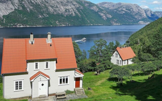 8 Person Holiday Home in Fløyrli