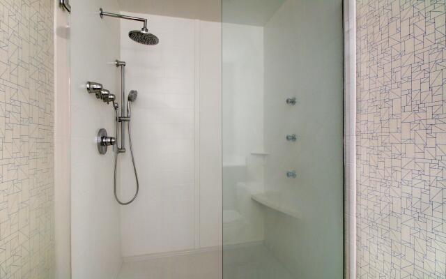 Holiday Inn Express & Suites Aurora - Naperville by IHG