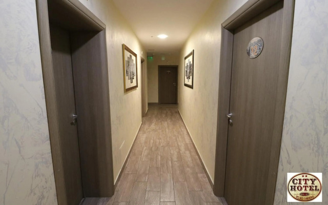 City Hotel