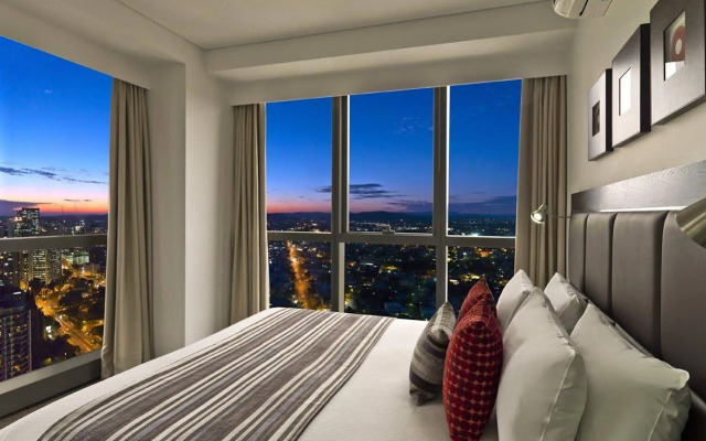 Meriton Suites Adelaide Street, Brisbane