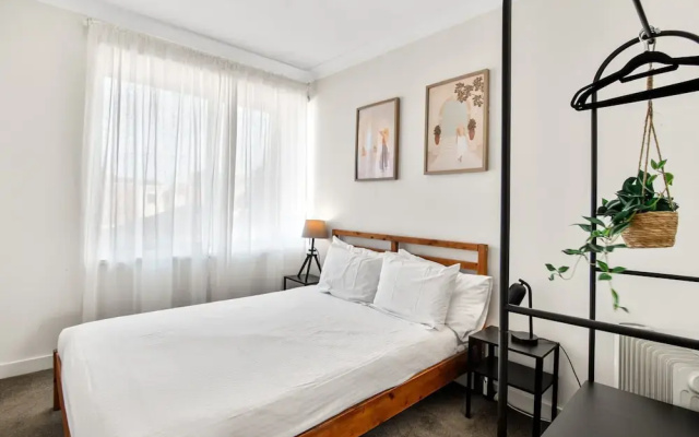 Family Friendly 3-bed With Courtyard & Parking