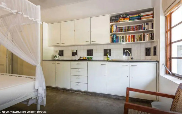 Colombo 7 - A Charming White Room