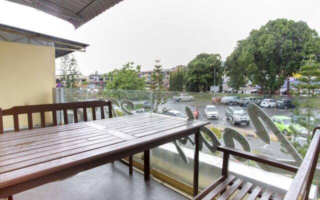 Lodge 37T by OYO Rooms