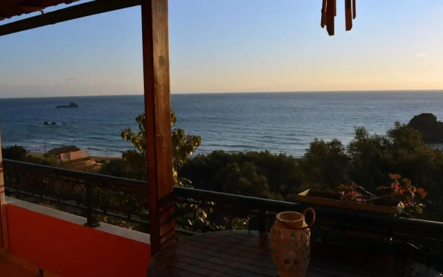 Papadatos Apts With Amazing View - 5mins from the beach