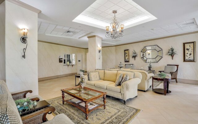 Sunny Beachfront Condo With Pool and Sw-facing Balcony