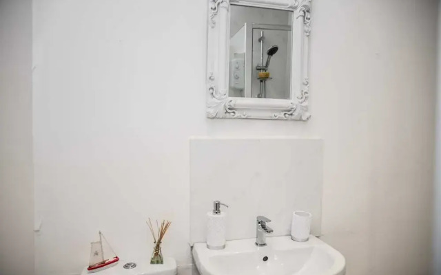 Rose Apartment 2-bed Town Centre Apartment in Ayr