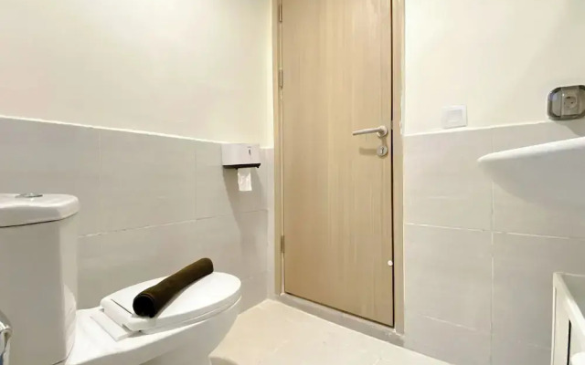 Restful And Modern Look 2Br At Meikarta Apartment