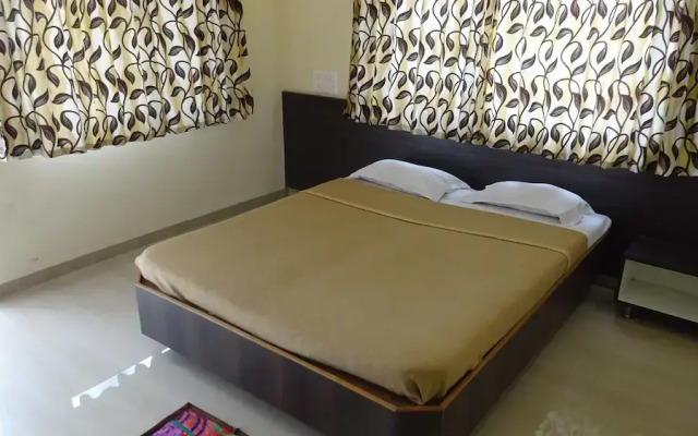 Hotel Sai Hira by OYO Rooms