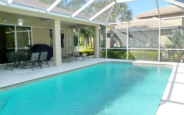 Peaceful Home With Pool and Steps to Beach/dining