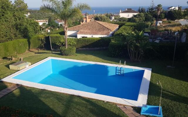 Wave House. Terrace, BBQ,piscina,800mt to beach