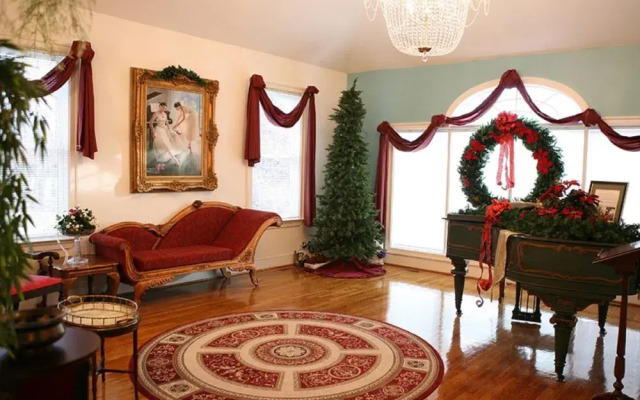 Rosewood Manor Bed & Breakfast