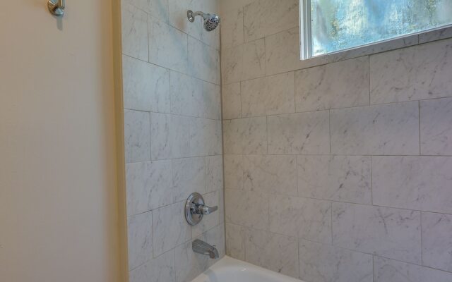 Vibrant Fayetteville Home - Walk Downtown!