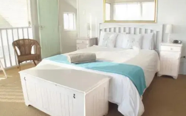 Point Village Accommodation - Hennie Bottom