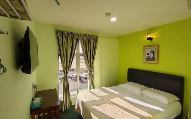 OYO 91195 Dancenter Seremban 2 Near Snow