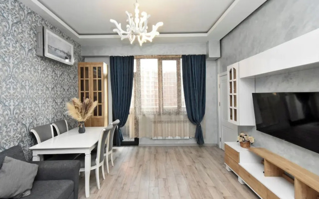 Teryan street apartment on 5 floor