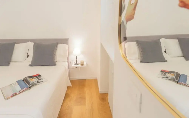 A Step From the Lake Apartment by Rent all Como