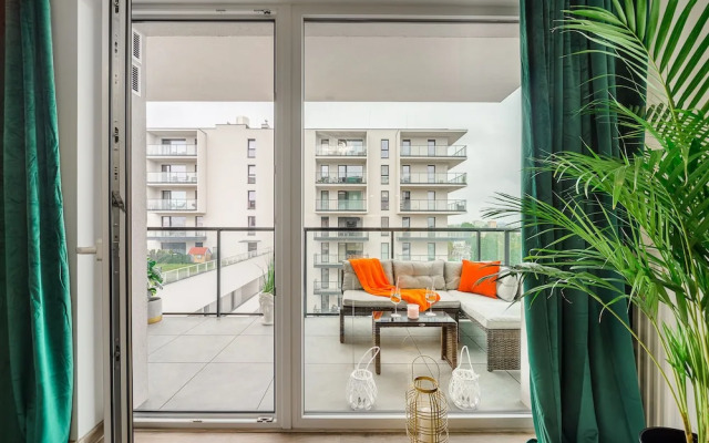 Lumina stylish 3-room apart with balcony