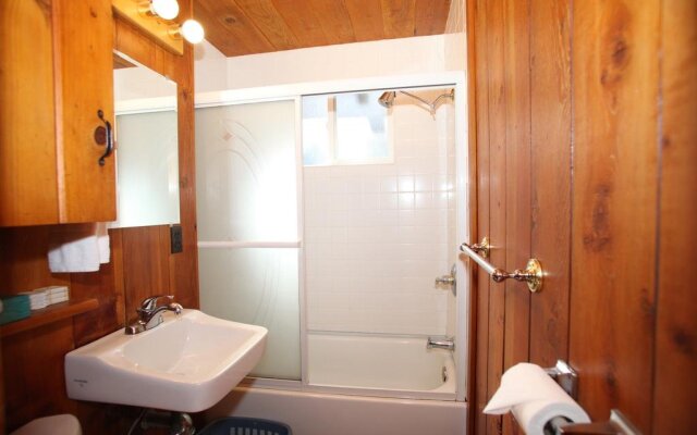 Reverse Creek Lodge