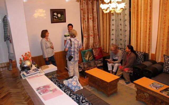 Raku Guest House