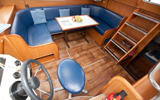 Kuhnle-Tours Hafendorf Müritz