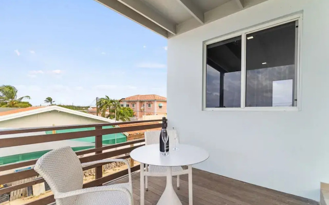 NEW Modern 1BR 1BA With Pool in Quiet Area