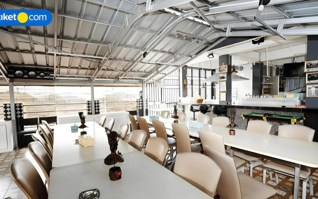 Hotel Salon Fora & Cafe