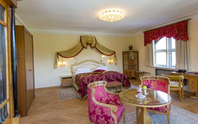 Schloss Mönchstein Hotel