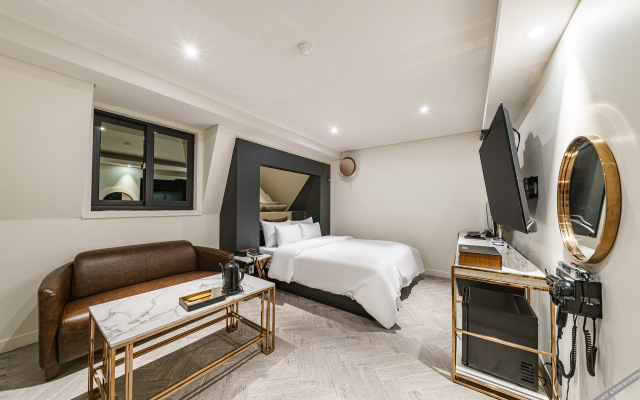 Newmond Hotel