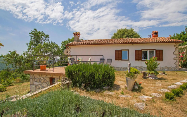 Roža in Sveti Bartol (Haus für 2-3 Personen)