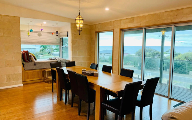 Emu Bay Bliss 'sweeping ocean views'