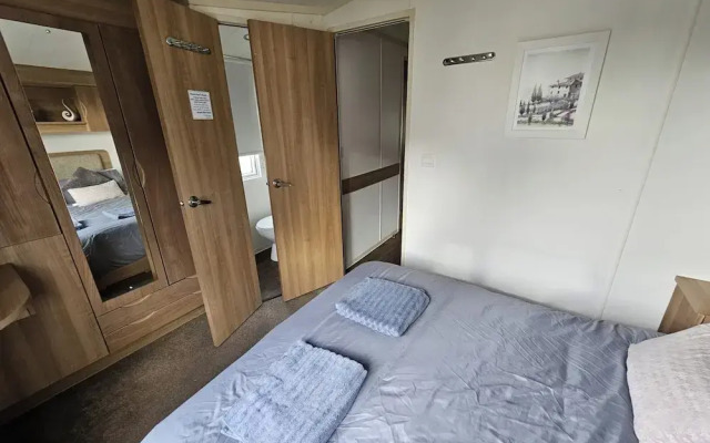 Heidi 2 Bed Robin Hood