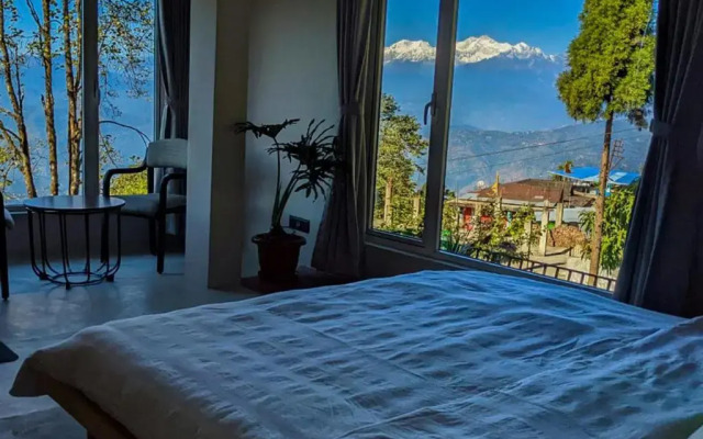 The Oak Retreat Lamahatta