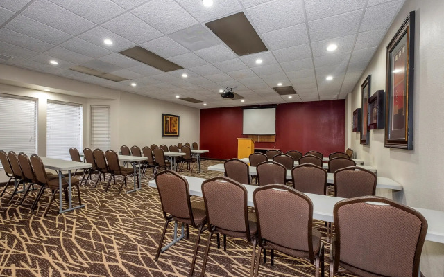 Red Roof Inn PLUS+ & Suites Knoxville West-Cedar Bluff