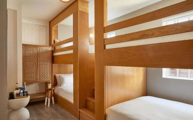 Life House, South of Fifth