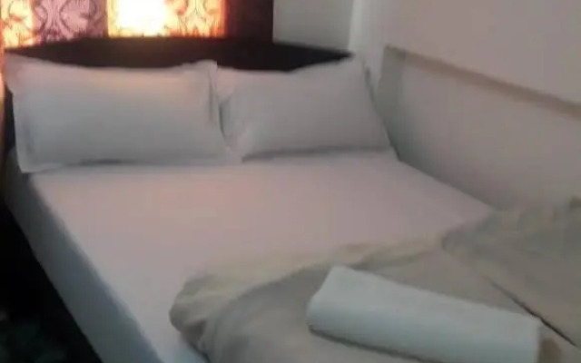 Red Pine Guest House (Indians Only)