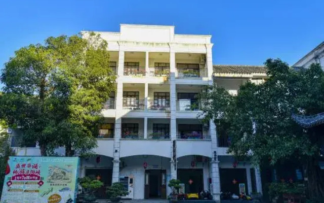 Zhenyangxia Scenic Area Theme Inn
