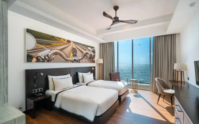 Rainbow Beach Hotel