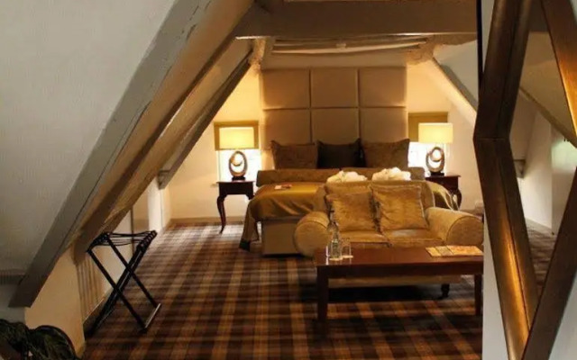 Legacy Rose and Crown Hotel