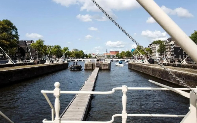 SWEETS - Amstelschutsluis