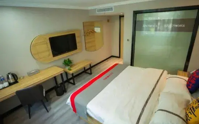 Boyi Chain Hotel (Xuancheng State Mall Store)