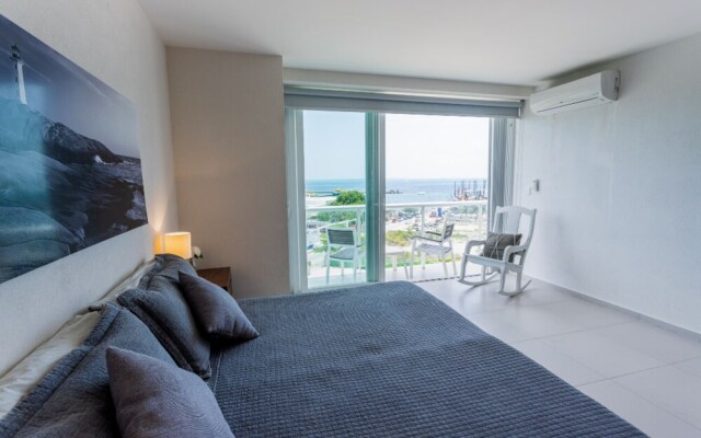 OCEAN beachfront 4 BDR -Amazing Oceanview