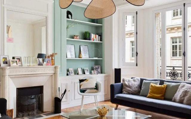 Luxury and Spacious Apartment in the Heart of Paris